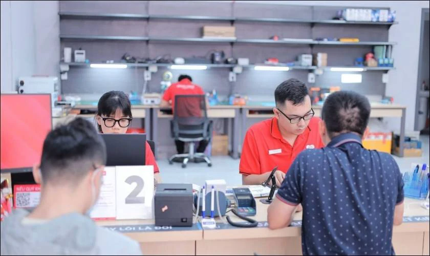 C&oacute; n&ecirc;n thay pin OPPO tại cửa h&agrave;ng Điện Thoại Vui hay kh&ocirc;ng?